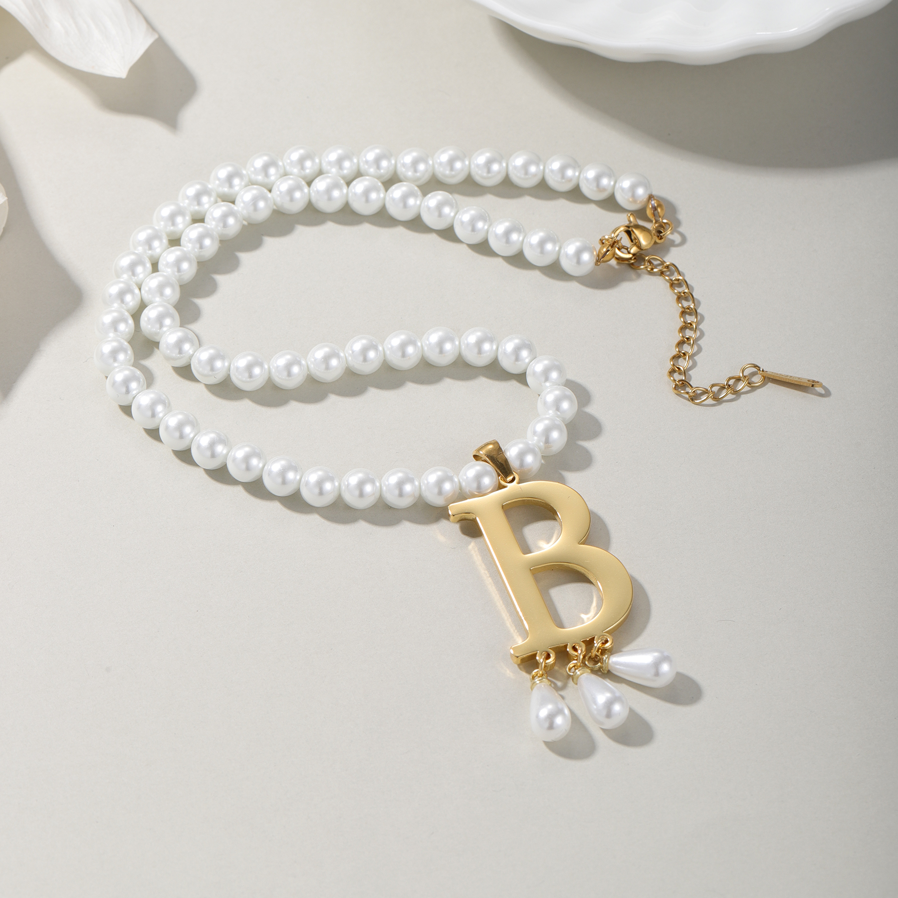 Customized Initial Pendant Lux - Pearl Trim Chain avaliação e preço